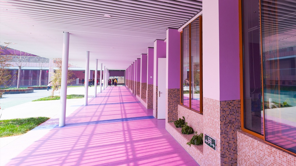 Modernes Schulgebäude