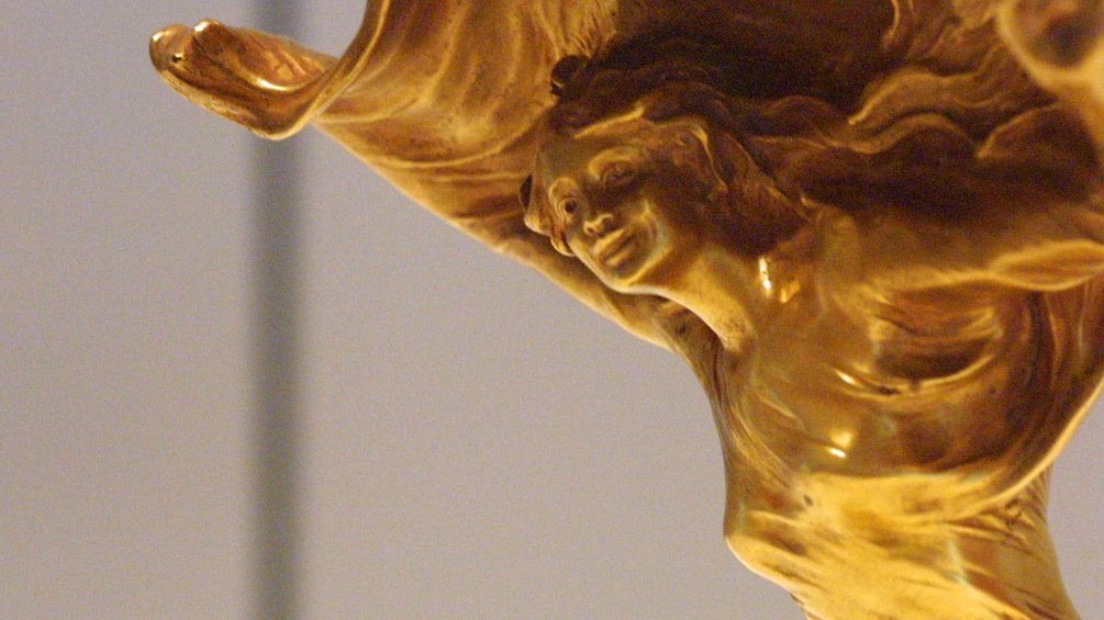 Loie Fullers Statue in Gold.