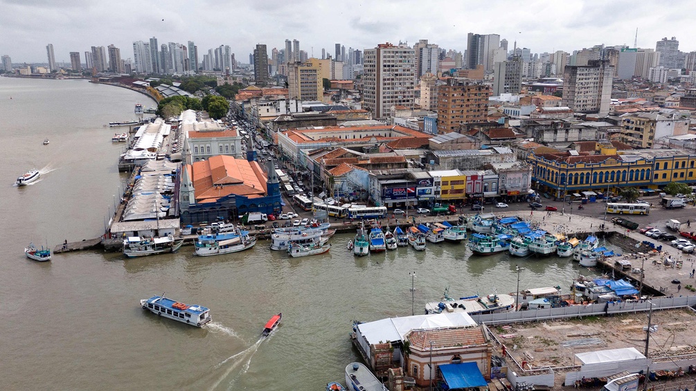 PICTUREDESK.COM/AFP/PABLO PORCIUNCULA Blick auf den Markt Ver-o-Peso, Belem
