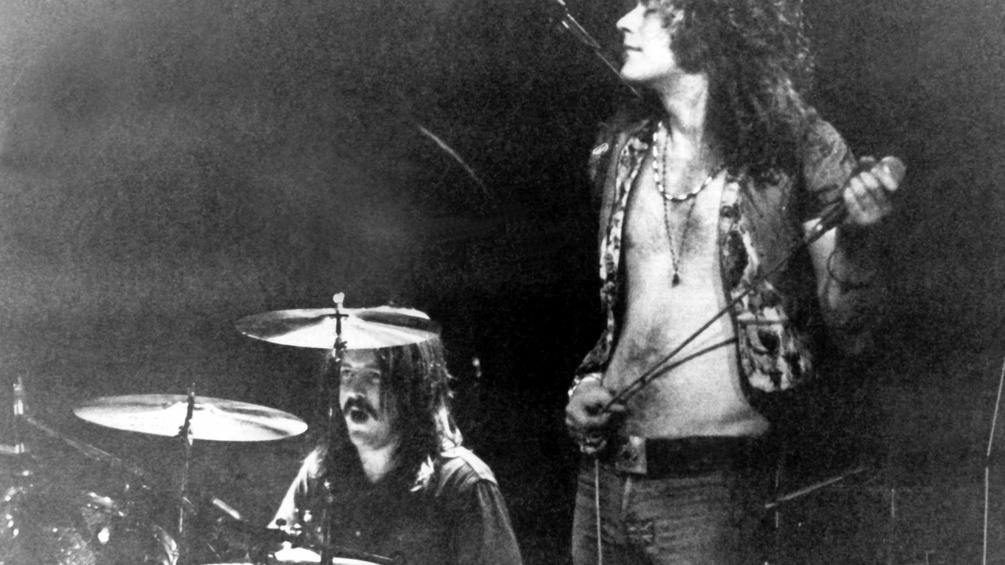Robert Plant (r), Leadsänger der Rockgruppe Led Zeppelin, und Schlagzeuger John Bonham 
