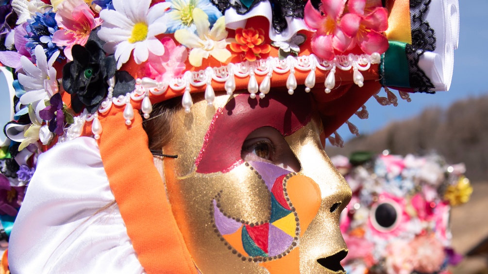 Karneval in Turin, maskierte Frau