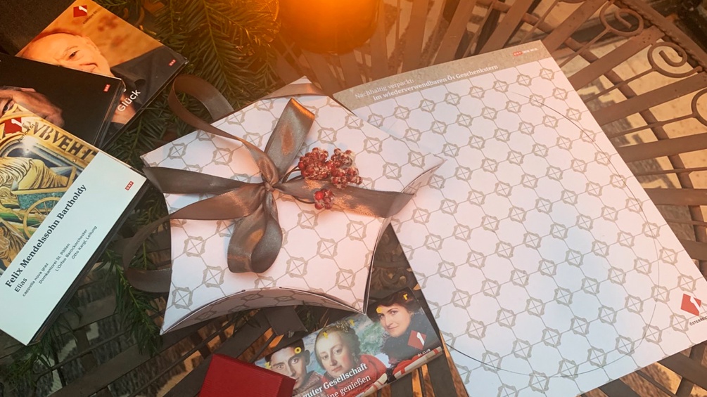 SUSANNE LIPPITSCH Oe1 Geschenksstern und andere Goodies.