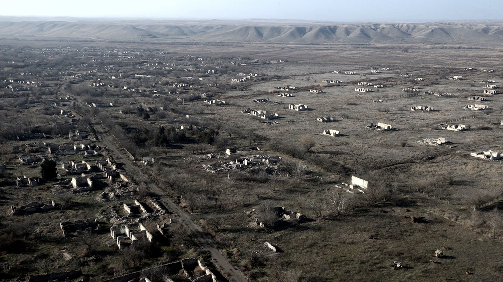 Luftaufnahme des Dorfs Zangilan in Aserbaidschan.
