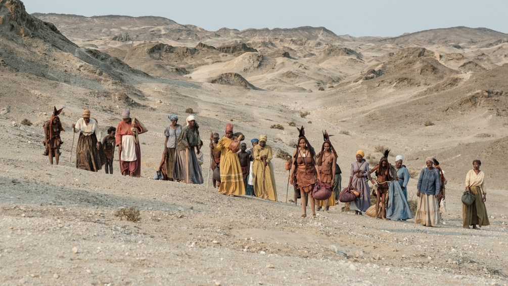Eine Gruppe Ovaherero-Frauen in der Wüste