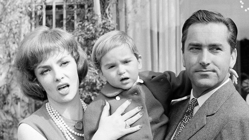 Gina Lollobrigida mit Sohn Milko und Ehemann, 1960.