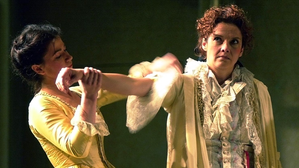  Angelika Kirchschlager rechts als Cherubino und Tatiana Lisnic in der Rolle der Susanna 