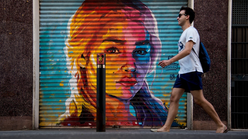 Graffiti einer Game-of-Thrones-Darstellerin auf einer Garageneinfahrt