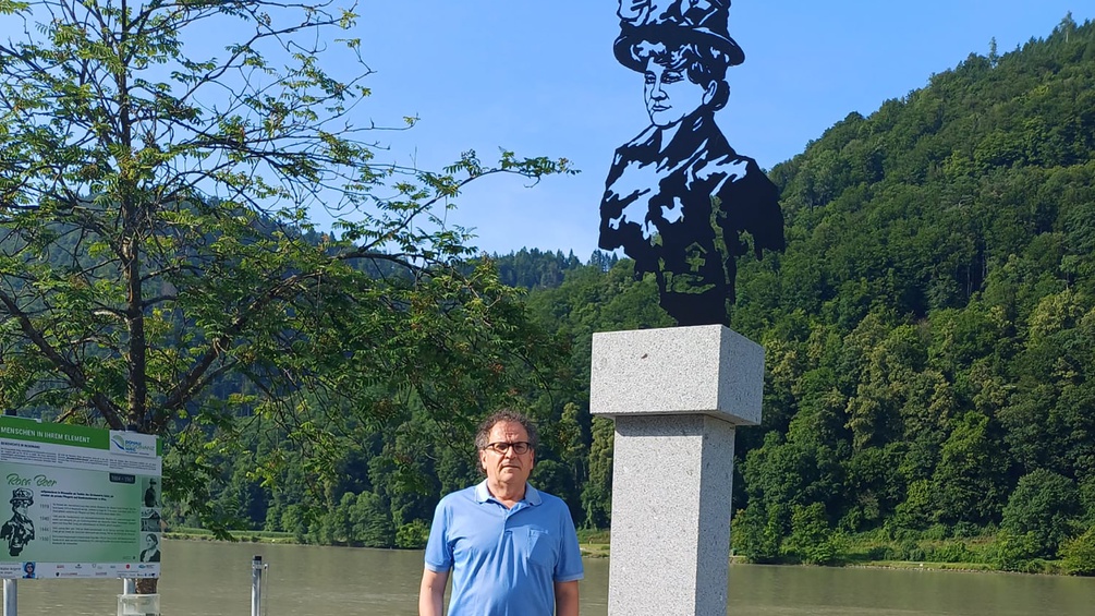 THERES SCHÖNBERGER Klaus Pumberger, Erinnerungsort Wesenufer an der Donau