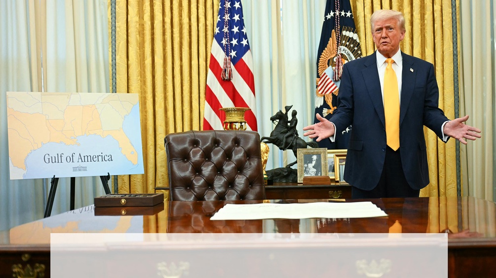 Donald Trump vor einer Karte des "Gulf of America"