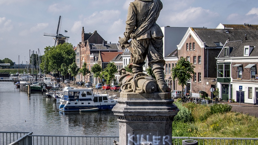 Piet Hein Statue in Rotterdam.