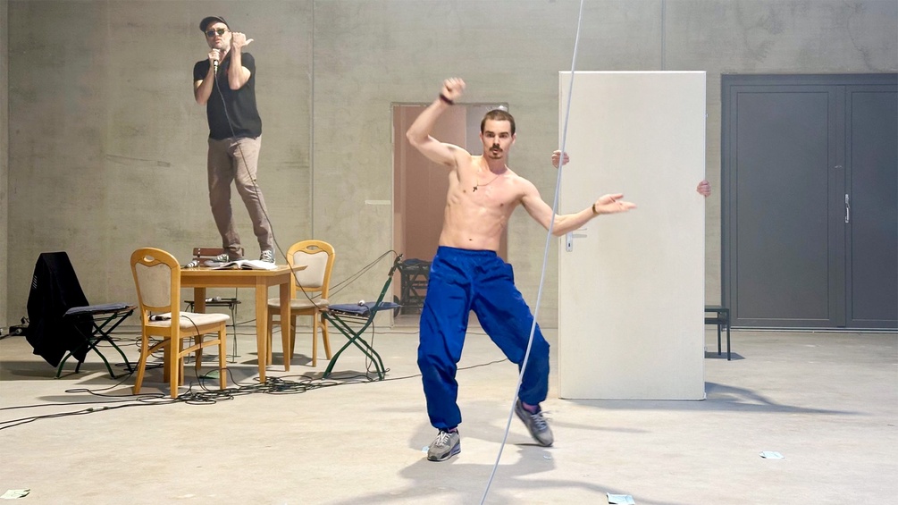 "Pizza or A Door In the Dark Does Not Dance", Szenenausschnitt