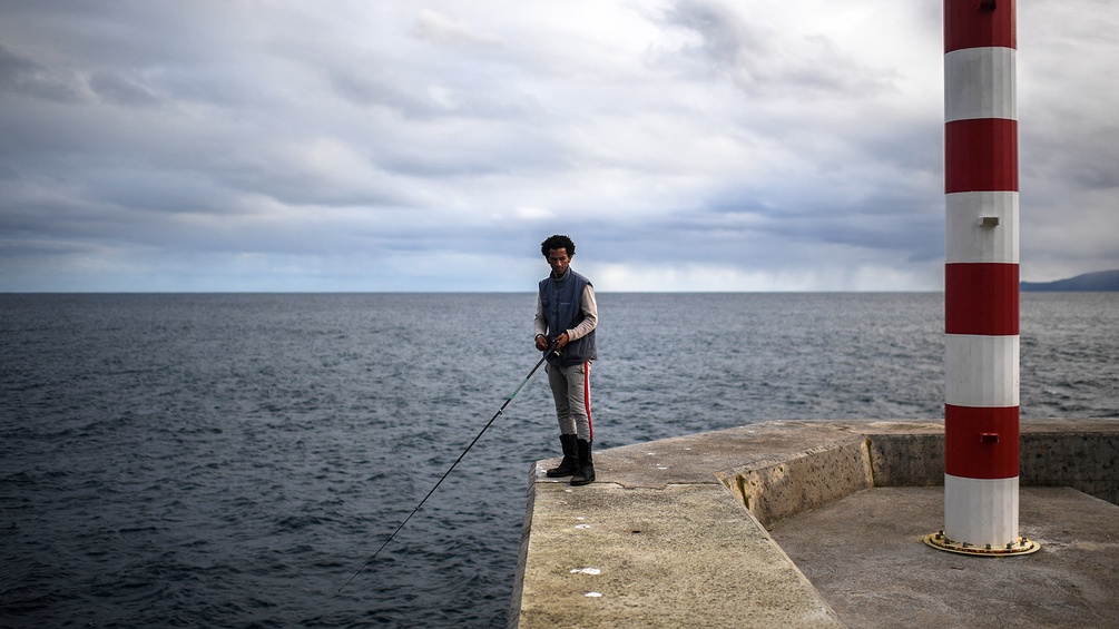 Angler an der Künste der Azoren