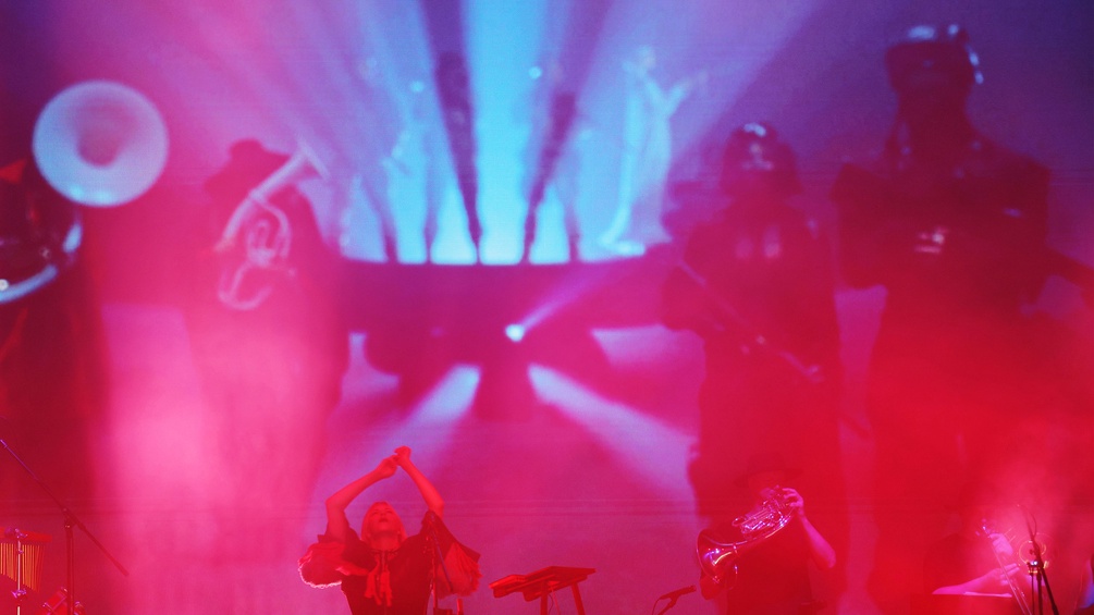 Folkmusiker aus der Ukraine auf der Bühne, Lichtspiel