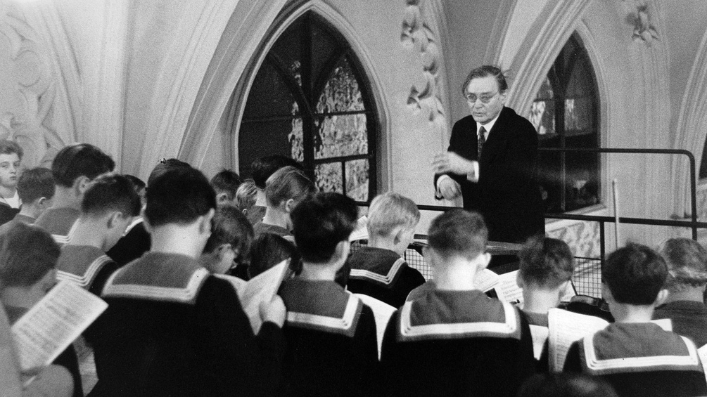 Mozartfeier in der Wiener Hofburgkapelle, Leiter ist Prof. Großmann, zirka 1960.