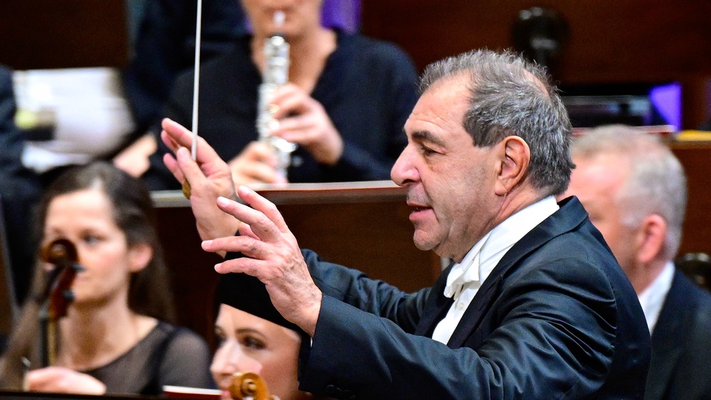 Daniele Gatti dirigiert die Sächsische Staatskapelle Dresden