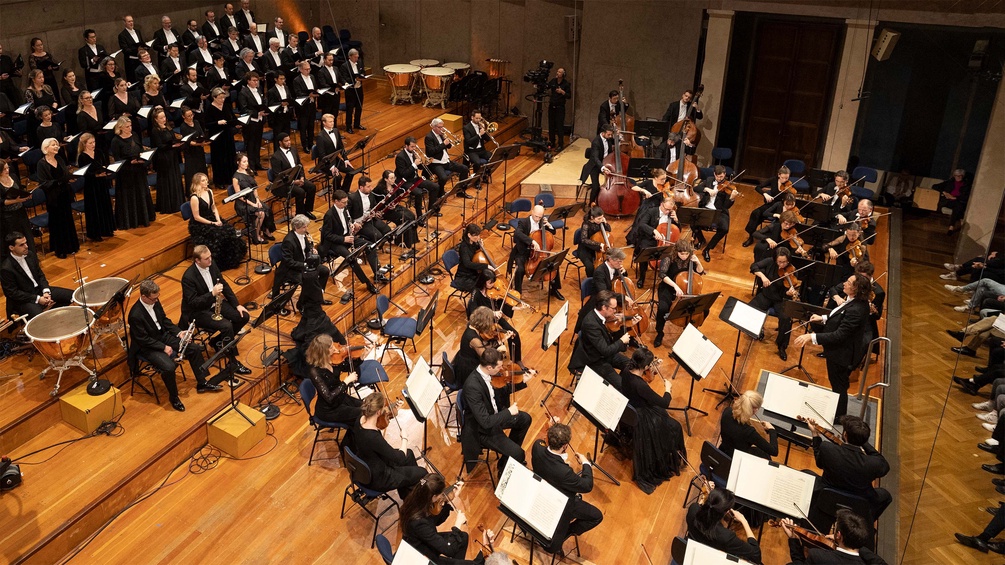 Symphonieorchester & Chor des Bayerischen Rundfunks und Dirigentin Nathalie Stutzmann