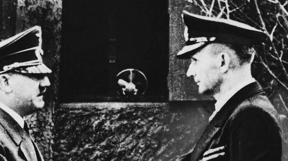 PICTUREDESK.COM/AP Adolf Hitler und Karl Dönitz