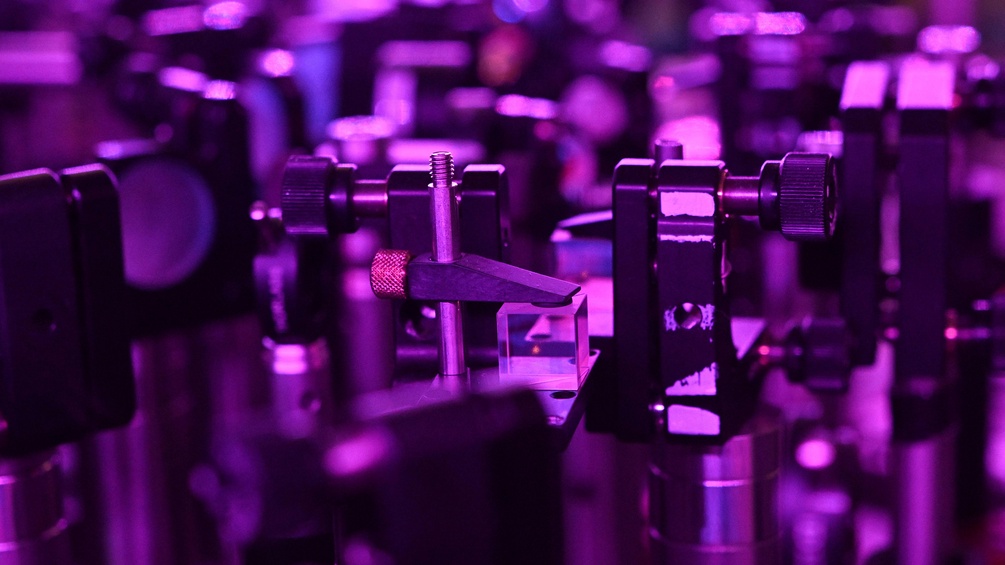 Strahlteiler, der die Intensität unter den einzelnen Lichtteilchenquellen aufteilt