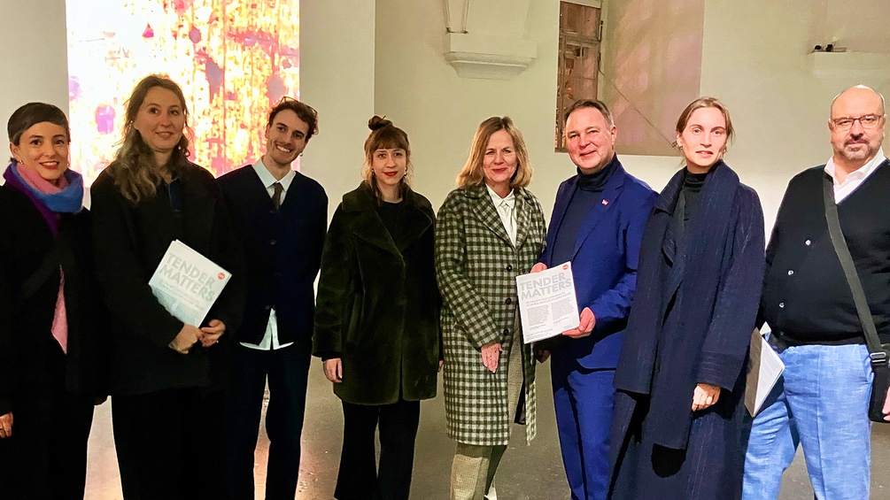 Preisträgerinnen und Andreas Babler