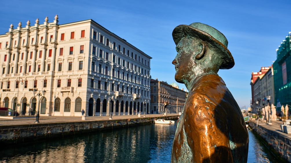 Canal Grande di Trieste mit Statue James Joyce.