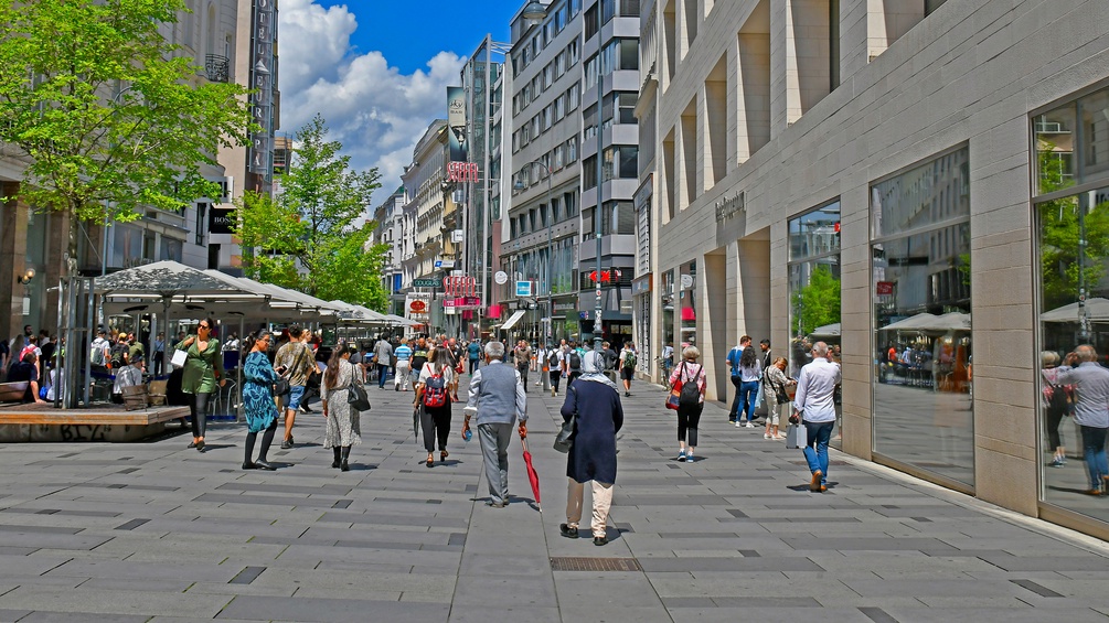 Fußgänger:innen auf der Wiener Kärntner Straße