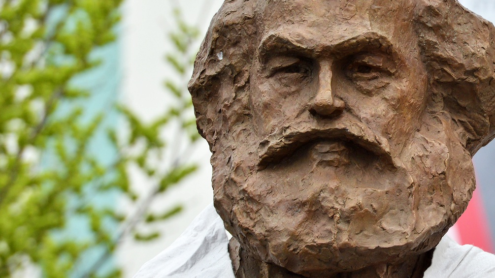 AFP/DPA/HARALD TITTEL Karl-Marx-Statue