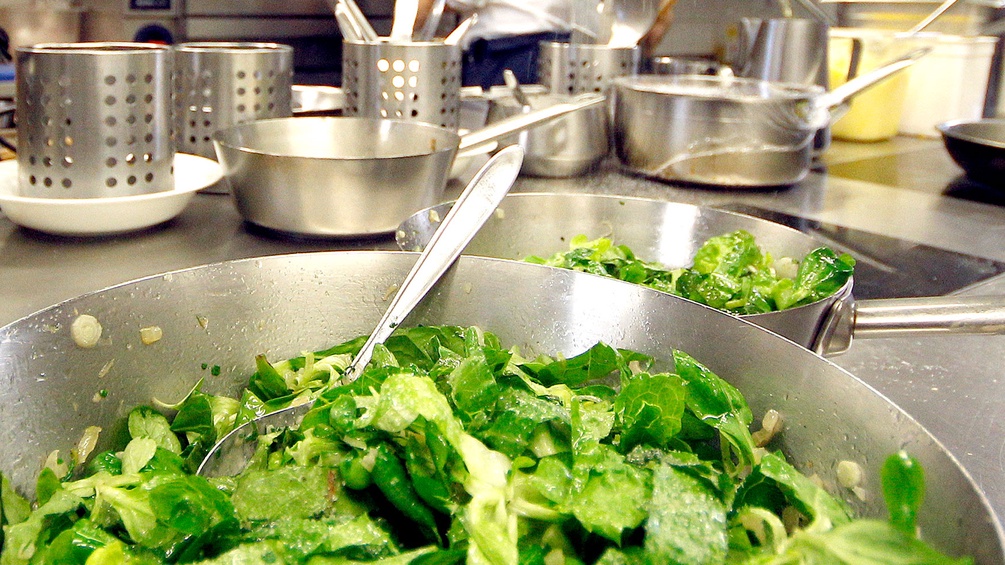 Salat in einer Großküche
