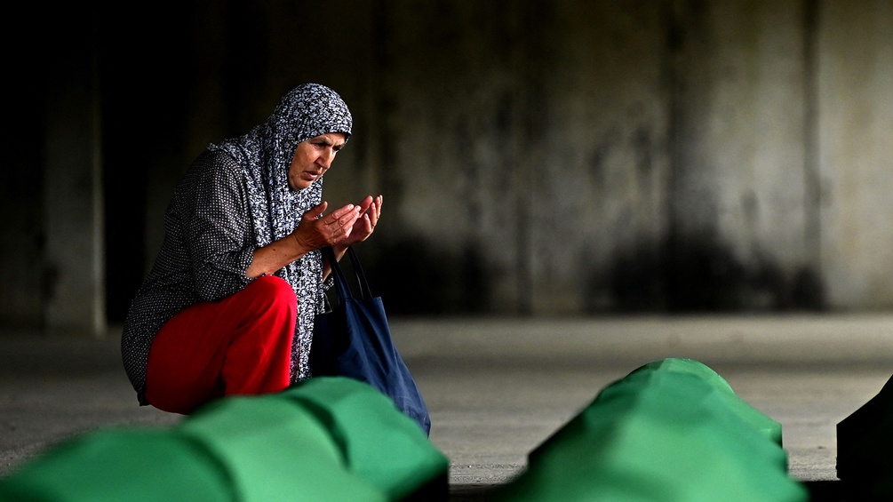 Trauernde Frau in Bosnien