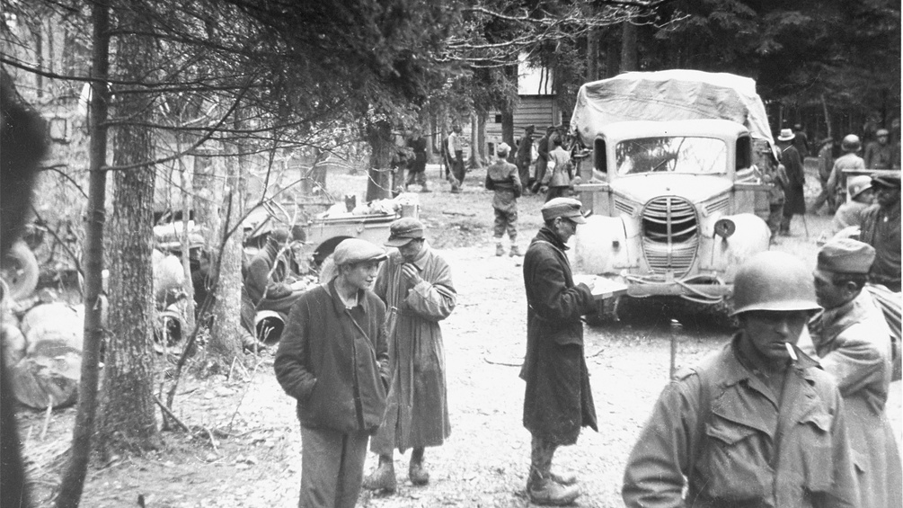 ROBERT E. HOLLIWAY 1945 USHMM, Fotonummer 76029, Ankunft der 71. US-Armee im Lager Gunskirchen