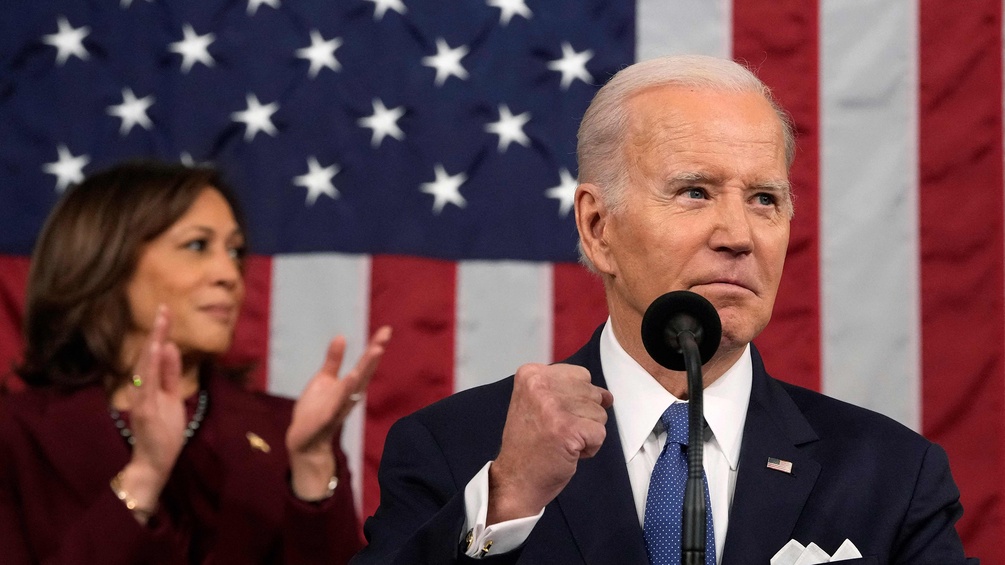 PICTUREDESK.COM/AFP/JACQUELYN MARTIN Kamala Harris und Joe Biden