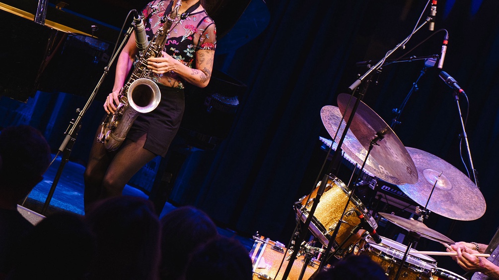 Musikerinnen auf der Bühne beim Jazzfestival Saalfelden