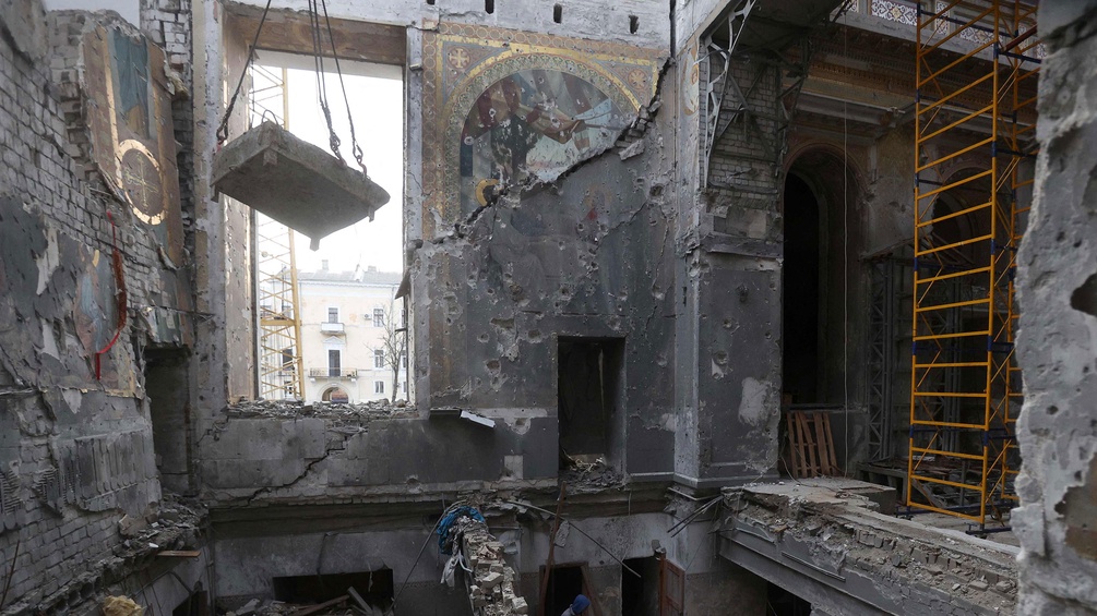 Die zerstörte Verklärungskathedrale im Kathedralenpark von Odessa