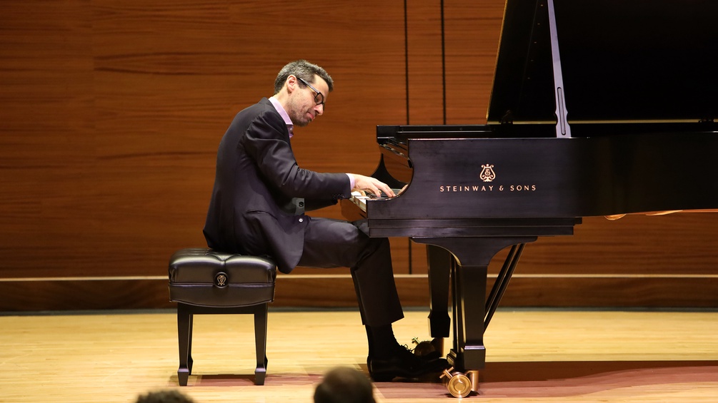 THE MCKNIGHT CENTER FOR THE PERFOMING ARTS ROBIN HERROD Jonathan Biss