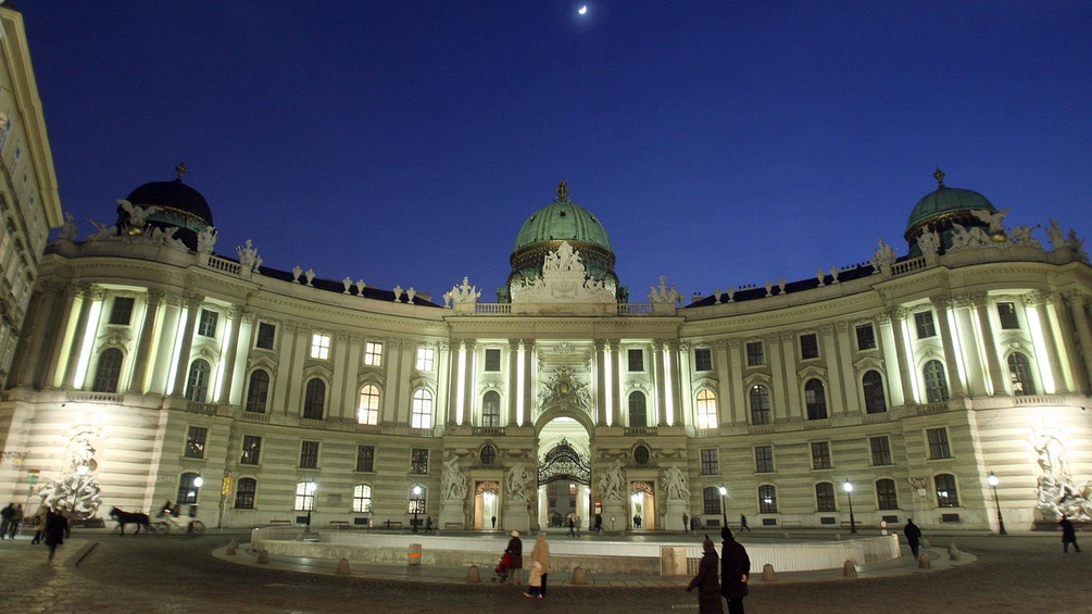 Hofburg bei Nacht