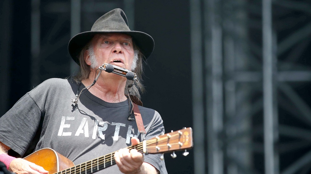 Neil Young bei einem Konzert 2016 auf der Bug Klam