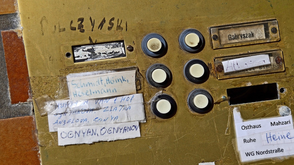 Nachnamen auf Klingelschilder