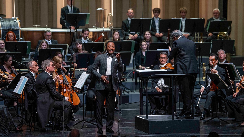 YSP Abschlusskonzert 2024: Joseph Parrish (Bassbariton), Leo Hussain (Dirigent), Mozarteumorchester Salzburg