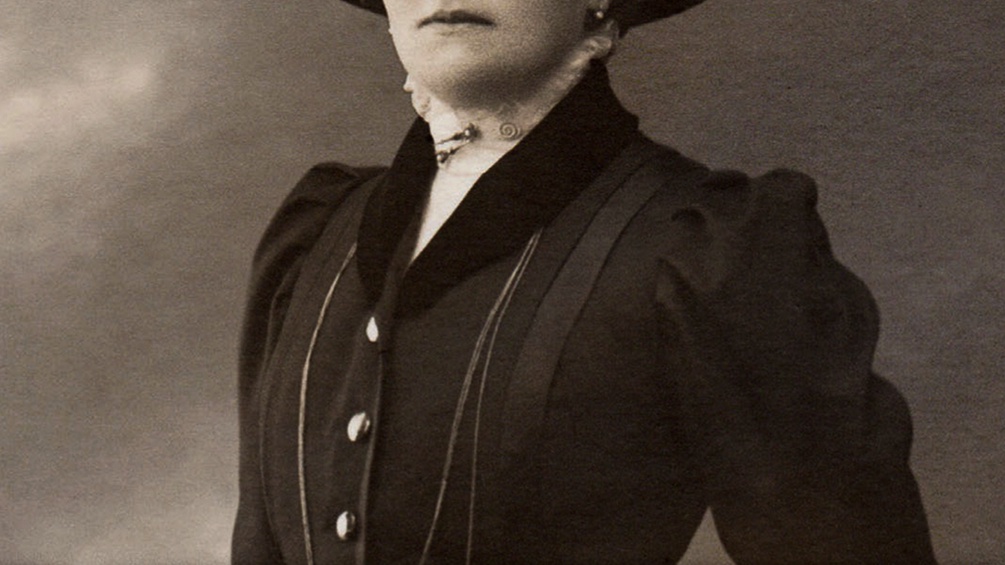 ZSOLNAY VERLAG Ein Portrait einer unbekannten Frau ohne ihr Gesicht