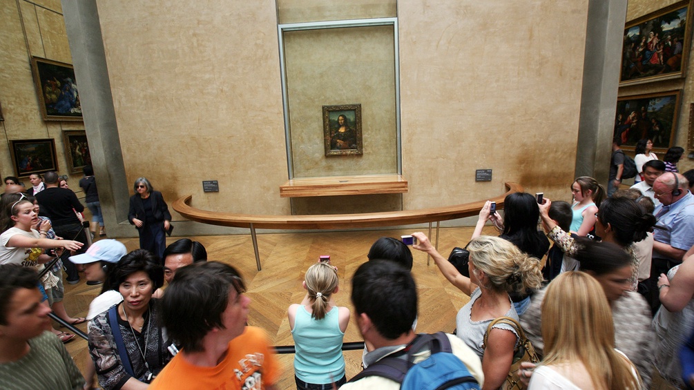 BesucherInnen vor dem Gemälde der Mona Lisa