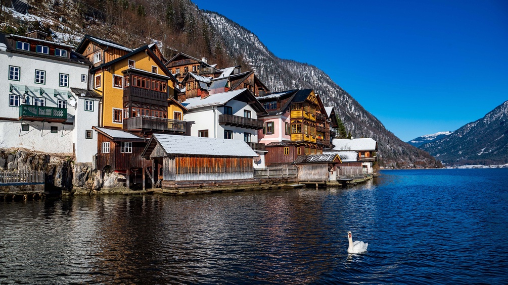 PICTUREDESK.COM/WALTER PERNKOPF Häuser in Hallstatt, Hallstätter See