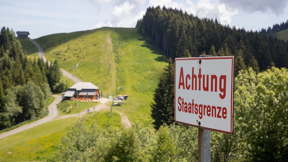 PICTUREDESK.COM/FRANZ NEUMAYR Staatsgrenze zwischen Österreich und Slowenien