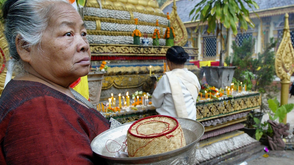 Frau in Laos, Tempel