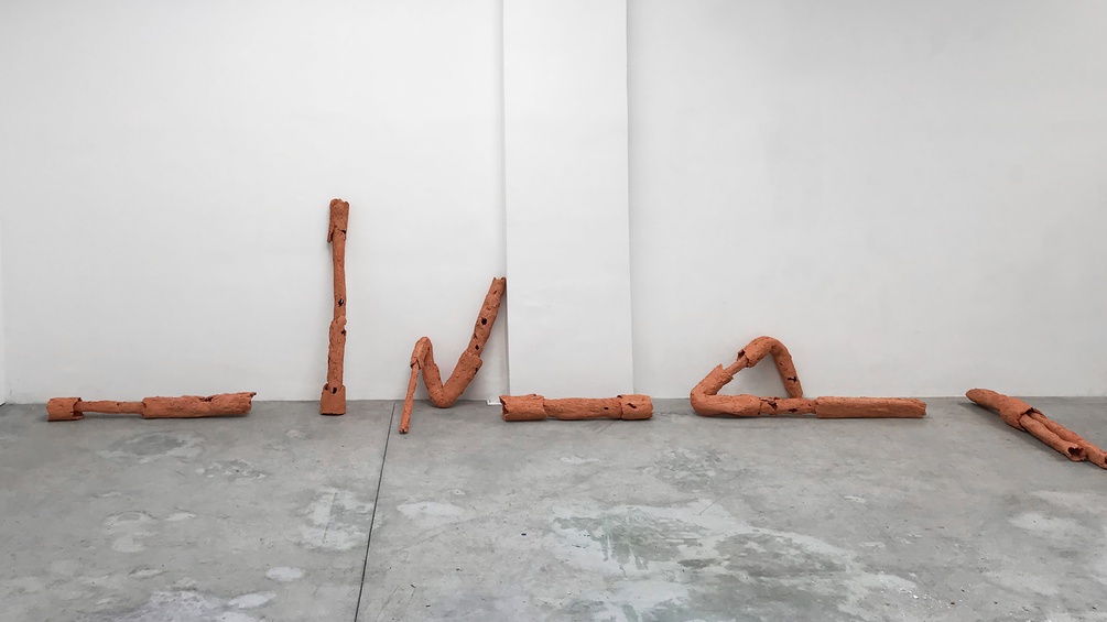 Installation VERSCHRAENKUNGEN von Anna Poell