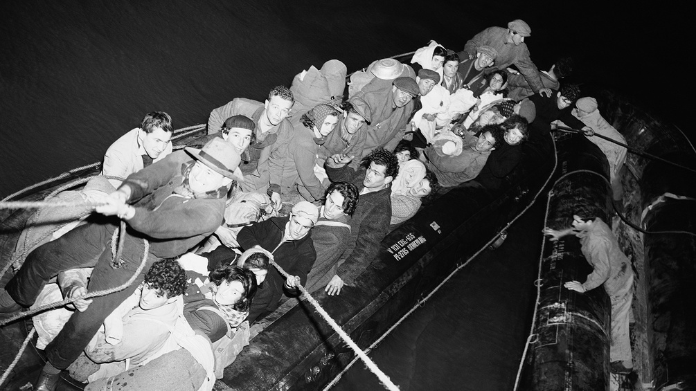 Jüdische Flüchtlinge im Schlauchboot