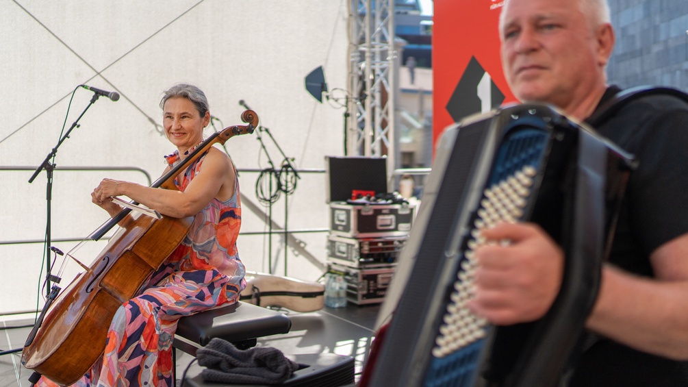 Akkordeonist Klaus Paier und Cellistin Asja Valcic