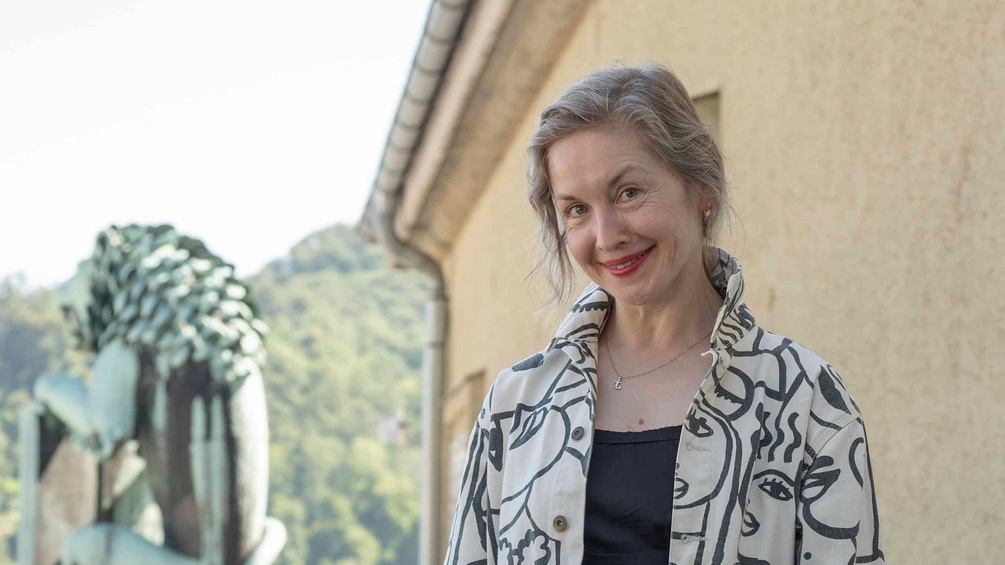 Foto: Valery Tscheplanowa am Dach des Salzbzurger Festspielhauses