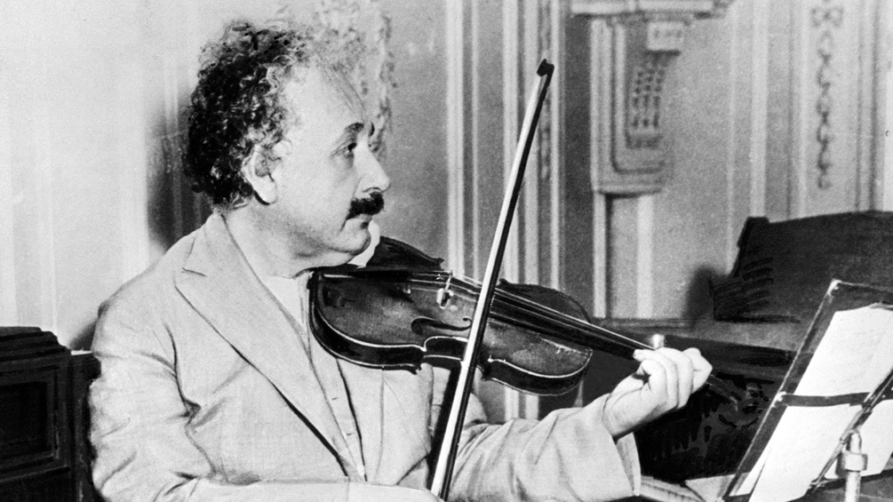 Albert Einstein mit Violine 