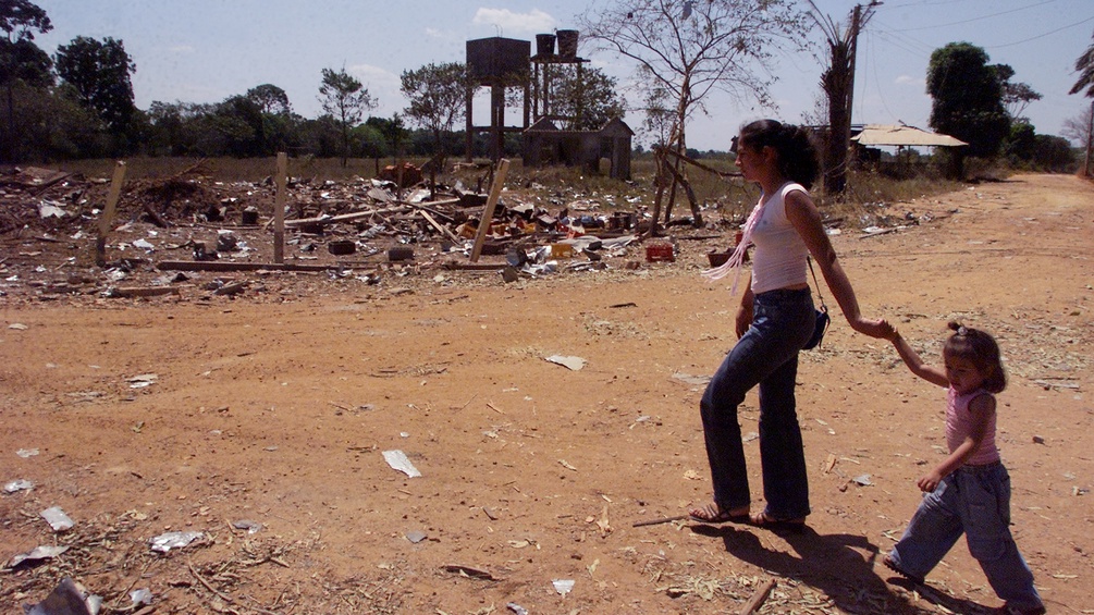 Zerstörtes Dorf in Kolumbien