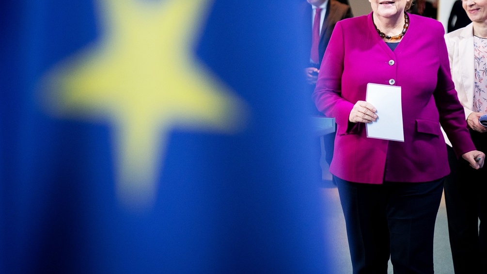 Merkel und ein Eu Stern.