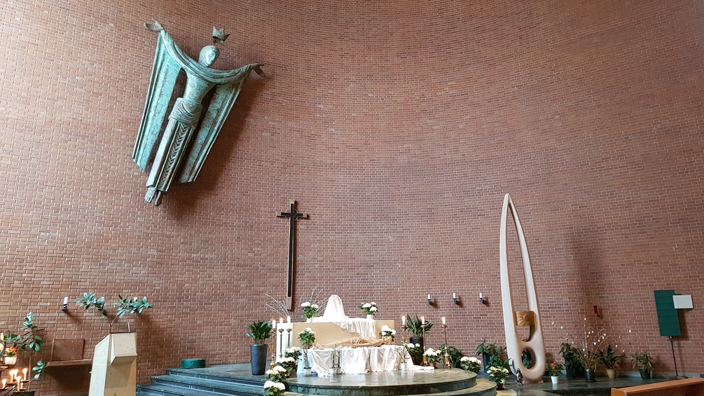 „Auferstehung“ oder „Himmelfahrt“:? Eine Darstellung in der Pfarrkirche Unterheiligenstadt im 19. Wiener Gemeindebezirk. 